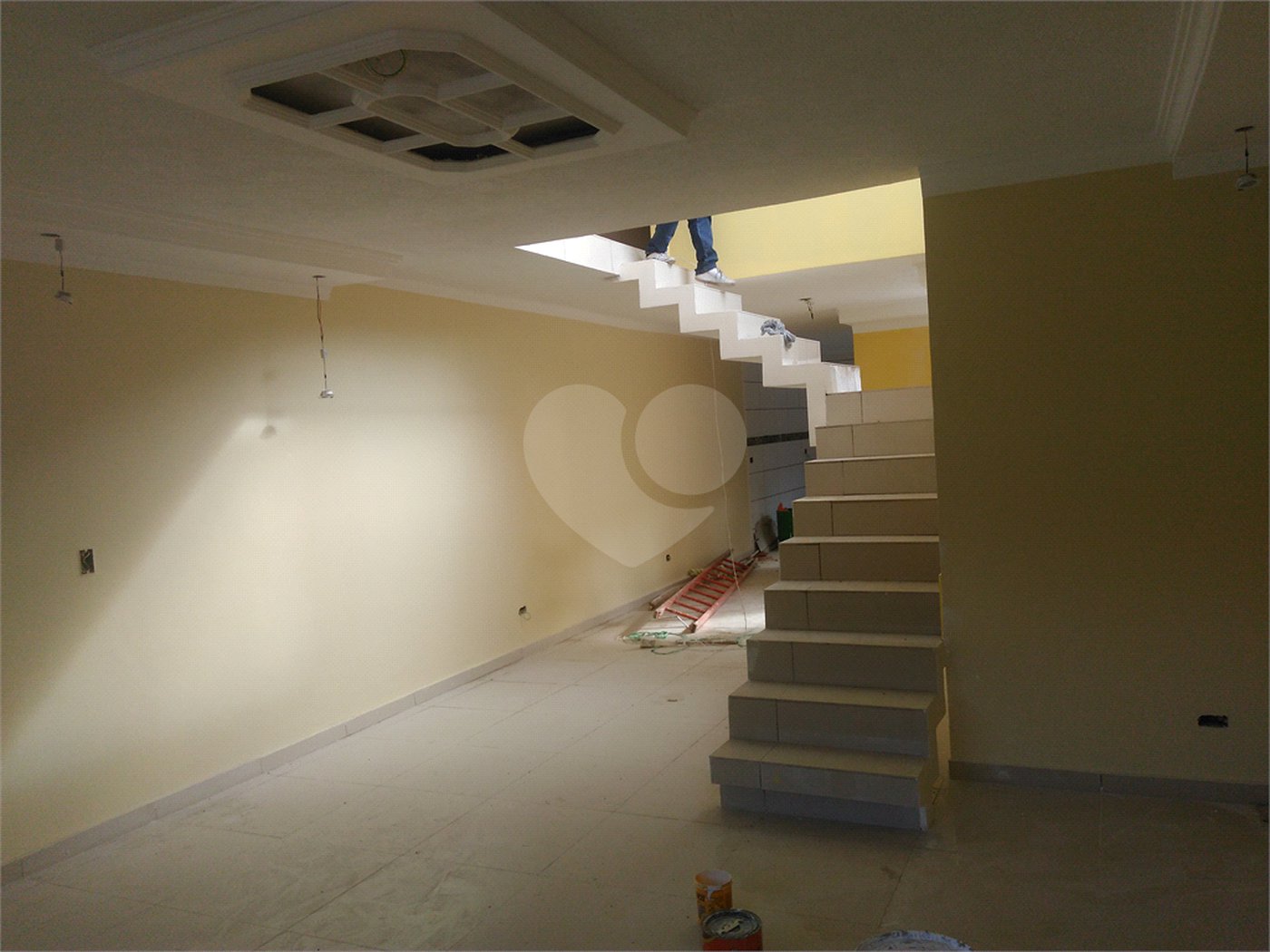 Casa à venda com 3 quartos, sendo 1 suíte,  no condomínio Nair Ramos Shuring, São Paulo - SP