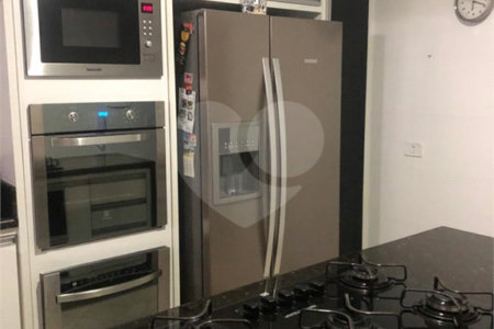 Casa à venda com 3 quartos, sendo 1 suíte, no condomínio Residencial Sabará, São Paulo - SP