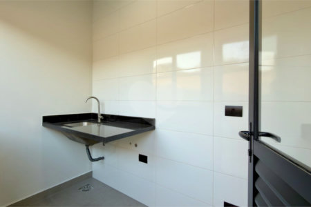 Casa térrea 3 dormitórios (3 suítes), espaço gourmet, piscina, 2 vagas garagem, condomínio fechado com ampla área lazer