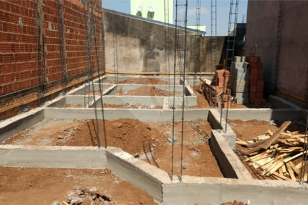 Casa em Construção à Venda no Bairro Romeu Tortorelli