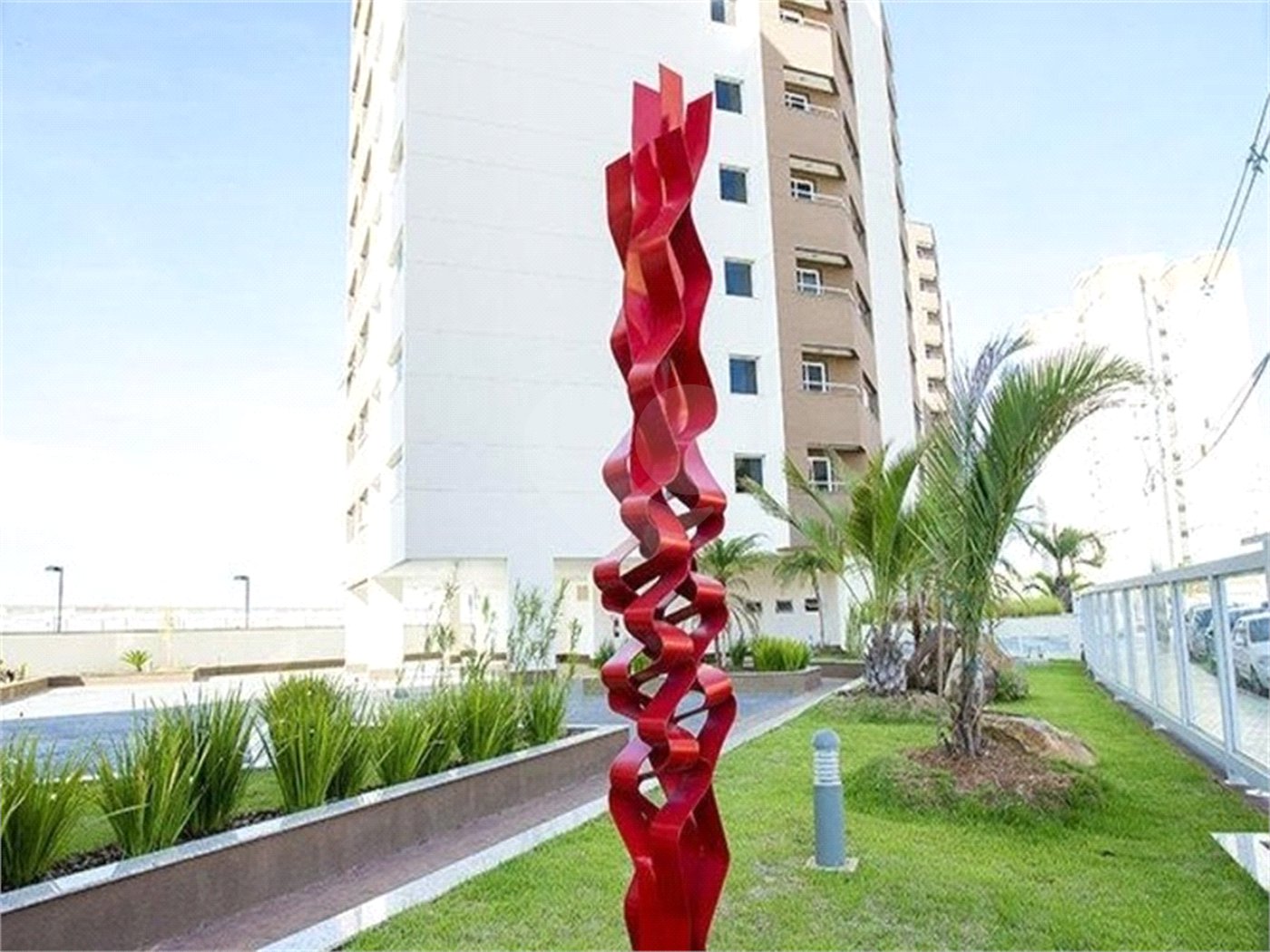 Indaiatuba - Torre Business -Venda e Locação - Escritório e WC , com area util de 39.16m² -R$ 385.000,00- Locação - R$ 2.600,00, mais condominio de R$ 317,,48 - iptu de R$ 110,63 - condominio para venda - R$ 503,86 - Complexo Office Premium de 3 torres de salas comerciais, um shopping