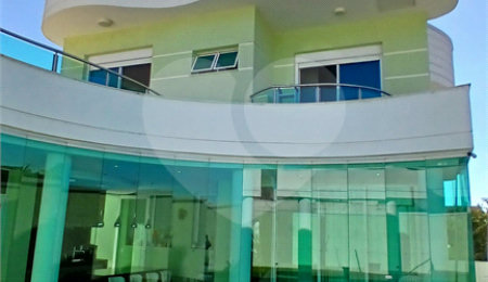 Casa à venda com 3 suítes no condomínio Figueira Garden, Atibaia - SP
