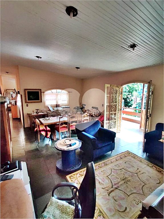 Casa à venda com 4 quartos, sendo 1 suíte, no condomínio Chacarás Bela Vista, Mairiporã - SP