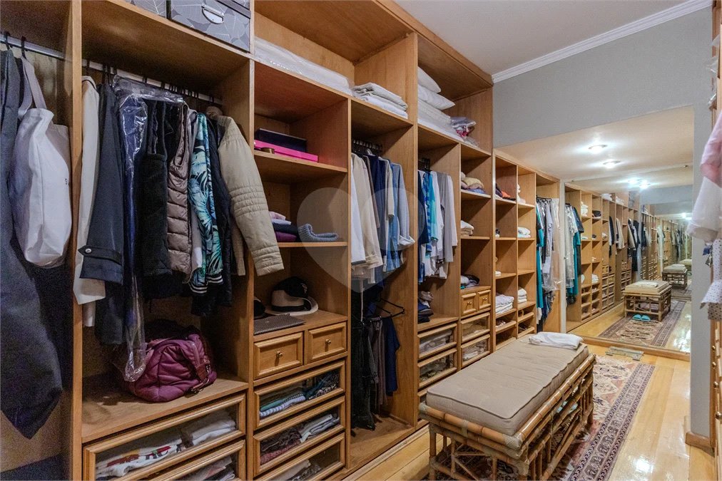 Casa à venda com 3 quartos, sendo 1 suíte, em Alto da Boa Vista, São Paulo, SP