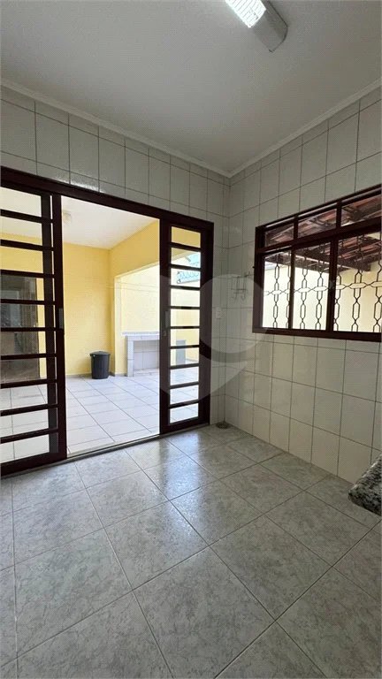 Sobrado na Vila Prudente com 161m², 2 dormitórios, 1 suíte e 2 vagas de garagem