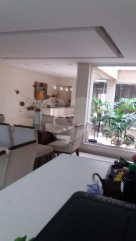 Sobrado à venda com 4 quartos, sendo 3 suítes, em Cambuci, São Paulo, SP