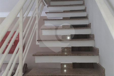 Sobrado à venda com 3 suítes em Vila Vitório Mazzei, São Paulo, SP