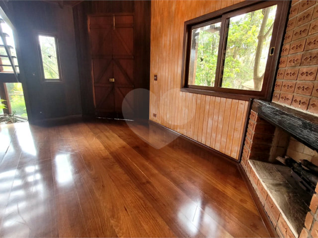 Casa à venda com 3 quartos, sendo 1 suíte,  no condomínio Associação Reserva das Hortênsias, Mairiporã - SP
