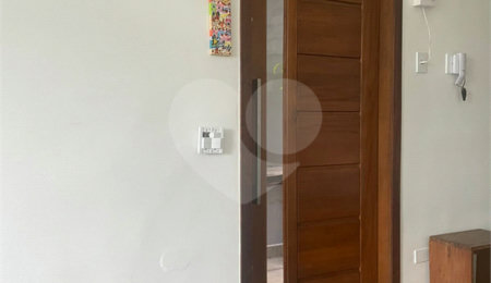 Sobrado à venda com 3 suítes em Horto, São Paulo, SP