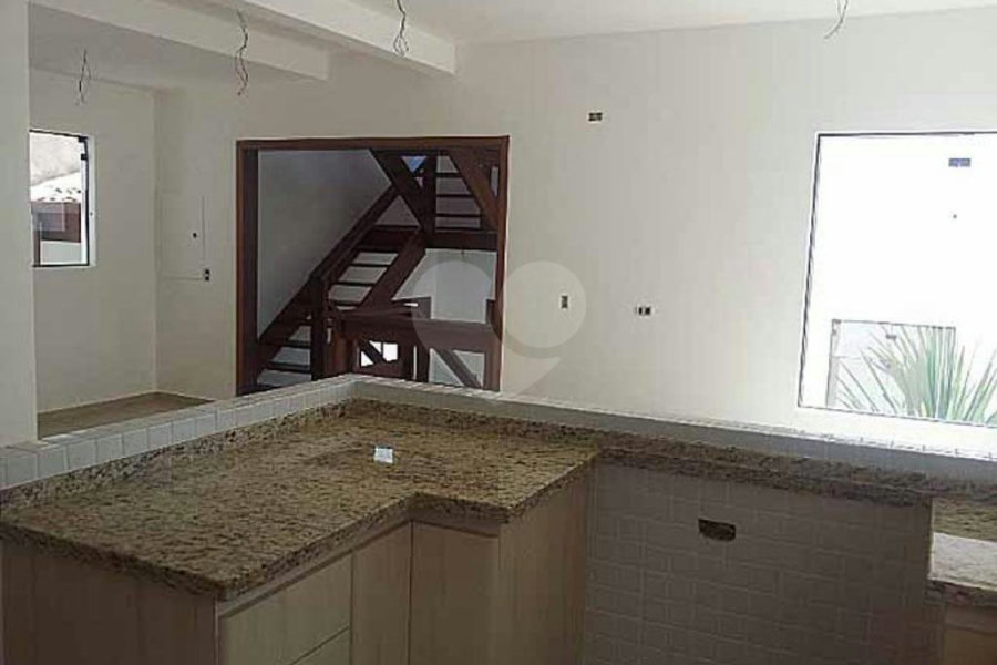 Sobrado à venda com 4 quartos, sendo 2 suítes, em Jardim Floresta, São Paulo, SP