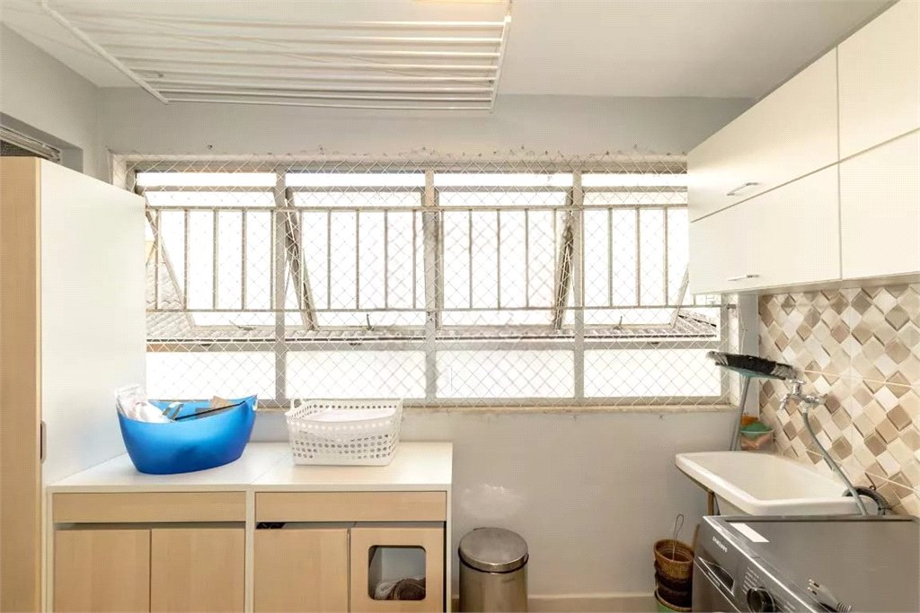 Apartamento à venda com 3 quartos, sendo 1 suíte,  em Moema, São Paulo, SP