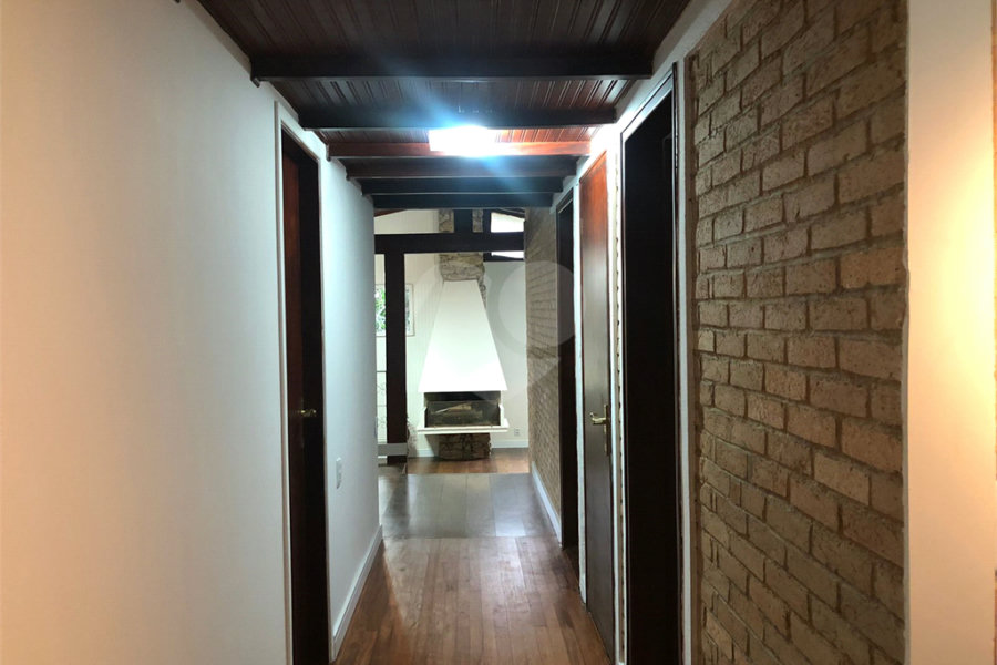 Sobrado à venda com 5 quartos, sendo 1 suíte,  em Tremembé, São Paulo, SP