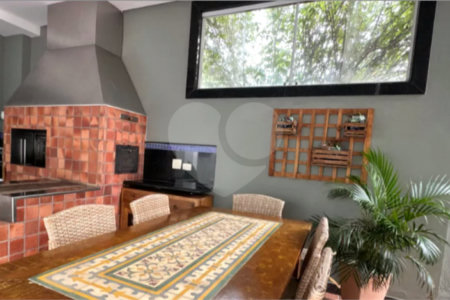 Casa à venda com 4 quartos, sendo 3 suítes,  no condomínio Vila das Flores, São Paulo - SP