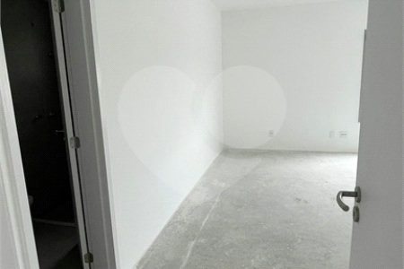 Apartamento à venda com 3 suítes em Vila Sofia, São Paulo, SP