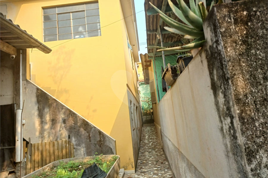 Sobrado à venda com 6 quartos em Jardim Peri, São Paulo, SP
