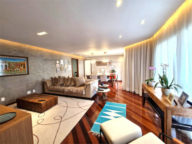 Apartamento à venda com 4 quartos, sendo 2 suítes,  em Alto da Boa Vista, São Paulo, SP