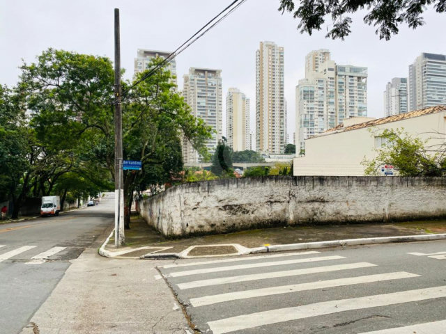 Terreno à venda em Campo Belo, São Paulo, SP