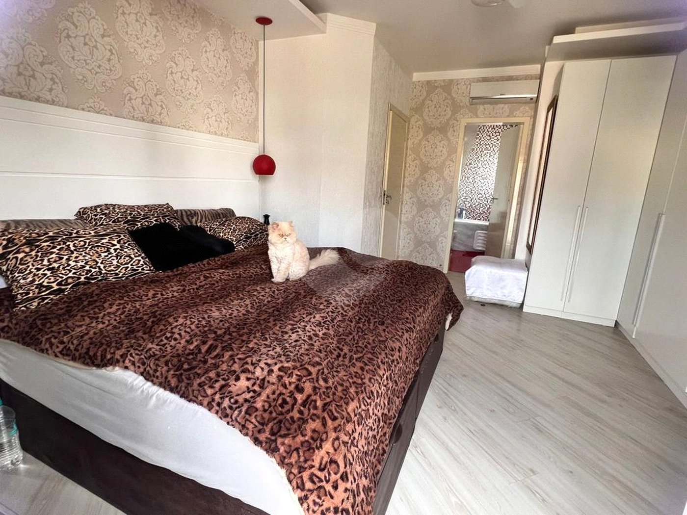 Sobrado à venda com 3 quartos, sendo 1 suíte,  em Jardim Modelo, Suzano, SP