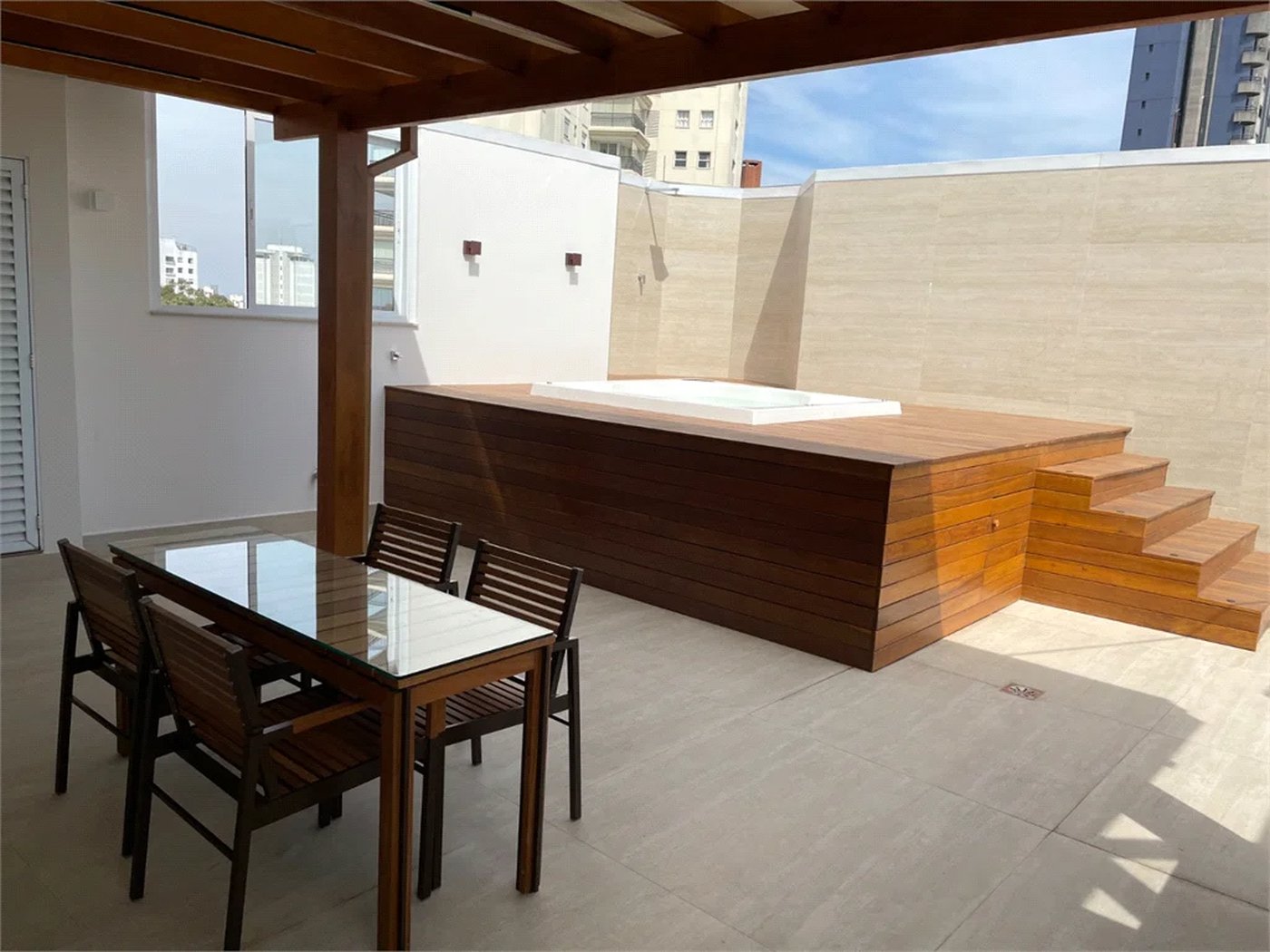 Apartamento à venda com 4 suítes em Vila Suzana, São Paulo, SP
