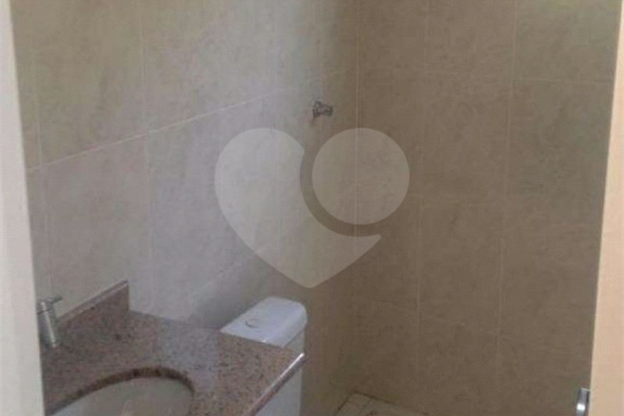Casa à venda com 3 quartos, sendo 2 suítes, no condomínio Residencial Vegas, São Paulo - SP