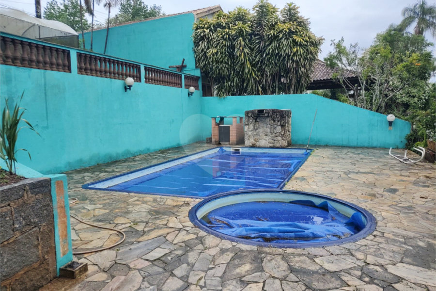Casa à venda com 5 quartos, sendo 2 suítes, no condomínio Cinco Lagos Portaria II, Mairiporã - SP