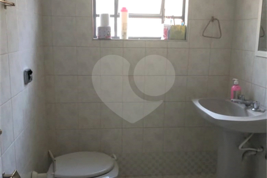 Sobrado à venda com 3 quartos, sendo 1 suíte,  em Vila Romero, São Paulo, SP