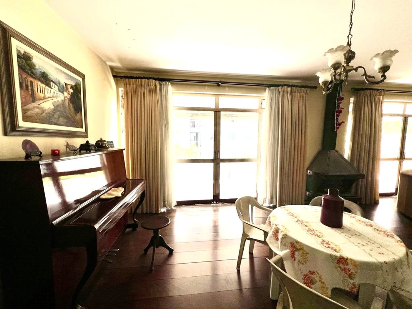 Casa à venda com 4 quartos, sendo 1 suíte, em Jardim das Vertentes, São Paulo, SP