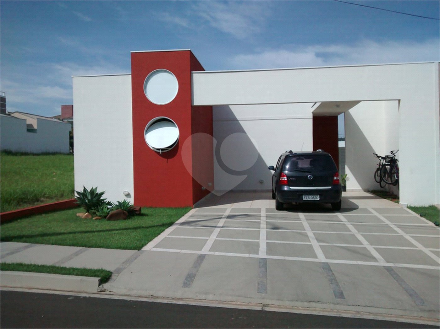 Casa à venda com 3 quartos, sendo 1 suíte, no condomínio Lago da Serra, Araçoiaba da Serra - SP