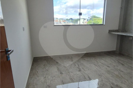 Sobrado à venda com 2 suítes em Vila Nivi, São Paulo, SP