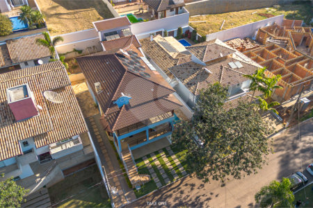 Belíssimo sobrado com piscina aquecida no Condomínio Villagio Capriccio - Louveira SP.