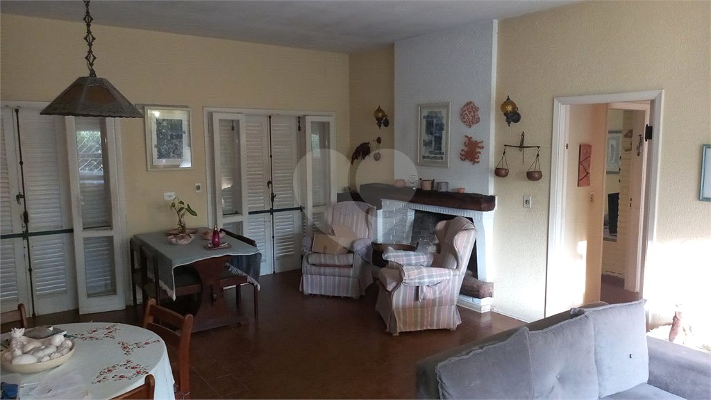 Casa à venda ou para alugar com 4 quartos, sendo 1 suíte, no Centro, Vinhedo, SP