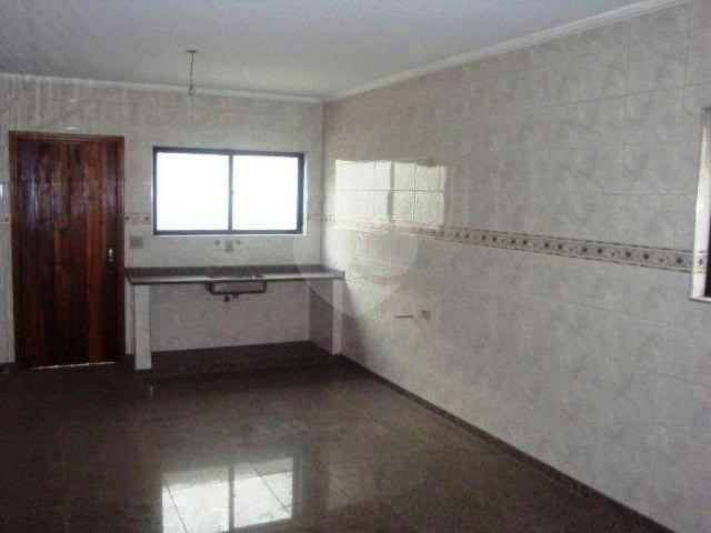 Sobrado à venda com 3 quartos, sendo 1 suíte,  em Vila Constança, São Paulo, SP