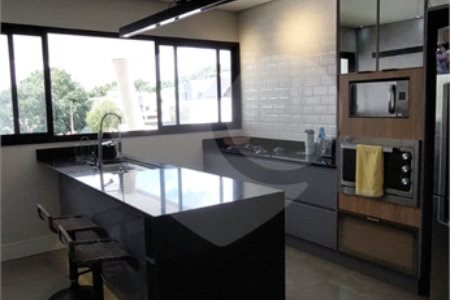 Casa à venda ou para alugar com 4 suítes no condomínio Figueira Garden, Atibaia - SP