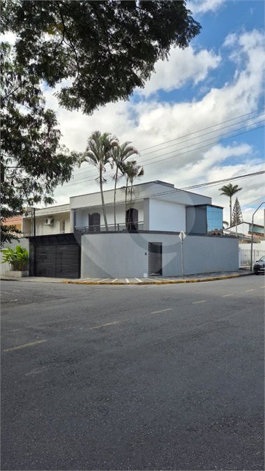 Casa à venda com 3 quartos em Vila Oliveira, Mogi das Cruzes, SP