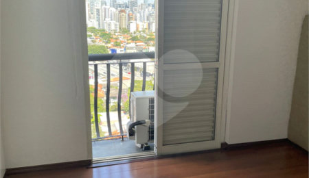 Apartamento para alugar com 3 quartos, sendo 1 suíte,  em Indianópolis, São Paulo, SP
