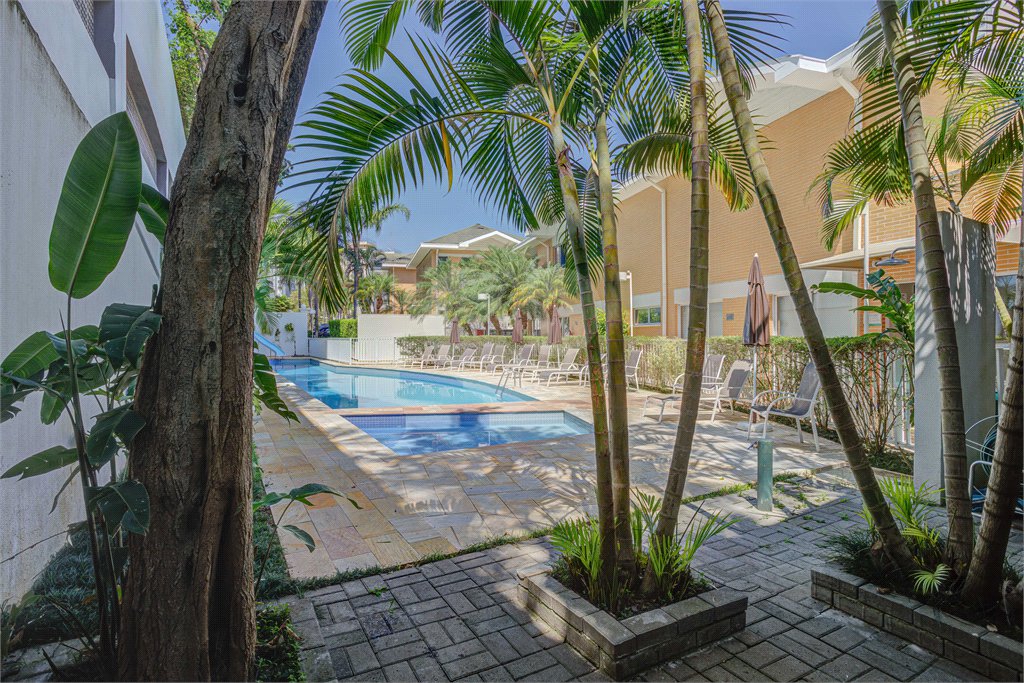 Casa à venda com 3 quartos, sendo 1 suíte, no condomínio Flora Park, São Paulo - SP