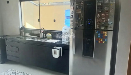 Casa à venda com 3 suítes em Alvinópolis, Atibaia, SP