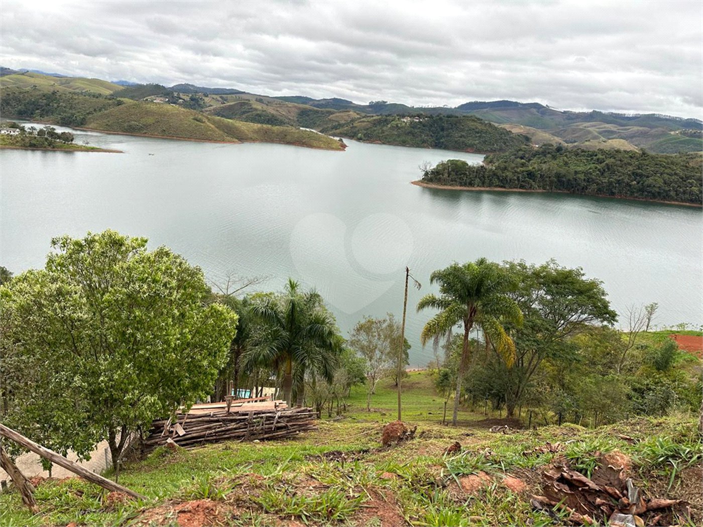Terreno à venda no condomínio Portal do Igaratá, Igaratá - SP