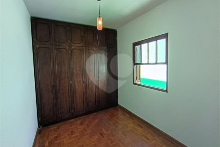 Sobrado à venda com 3 quartos em Chora Menino, São Paulo, SP