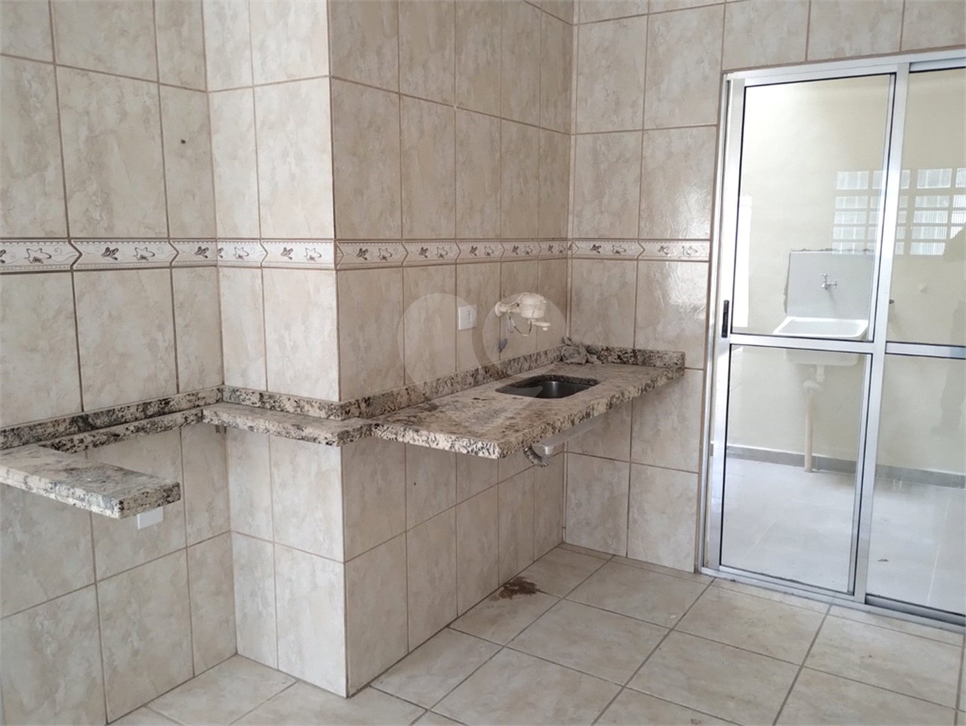 Casa à venda com 2 quartos, sendo 1 suíte, em Vila Caputera, Mogi das Cruzes, SP
