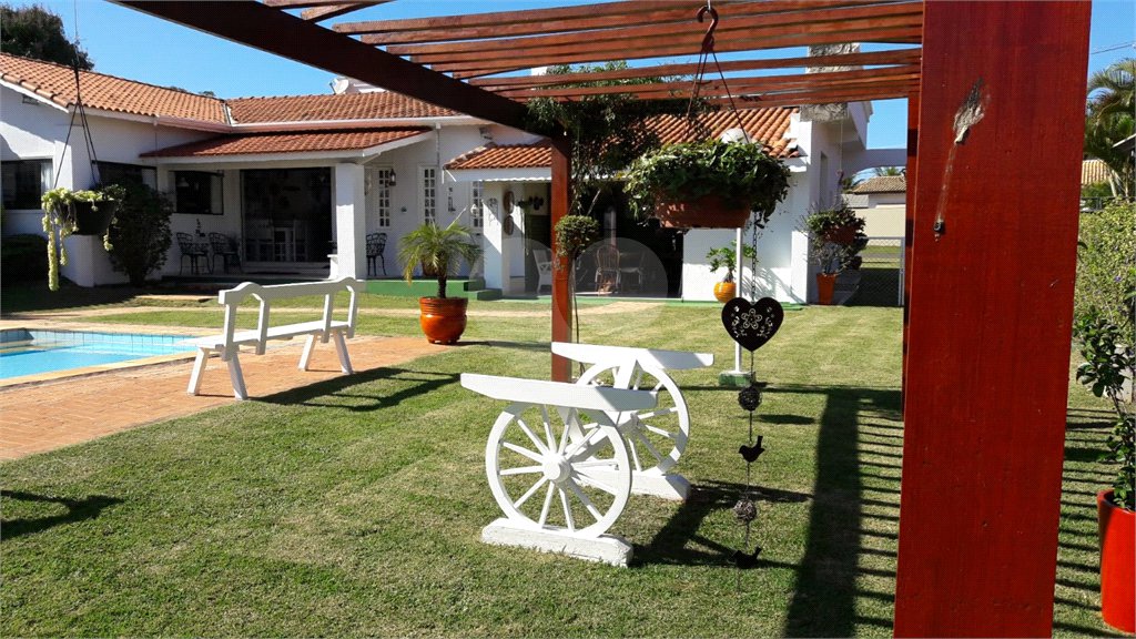 Casa à venda com 4 quartos, sendo 2 suítes, no condomínio Monte Belo, Salto - SP