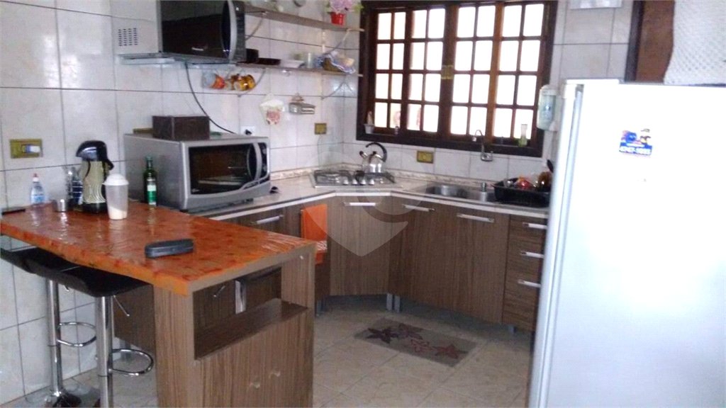 Sobrado à venda com 3 quartos, sendo 1 suíte, em Jardim Suzano, Suzano, SP