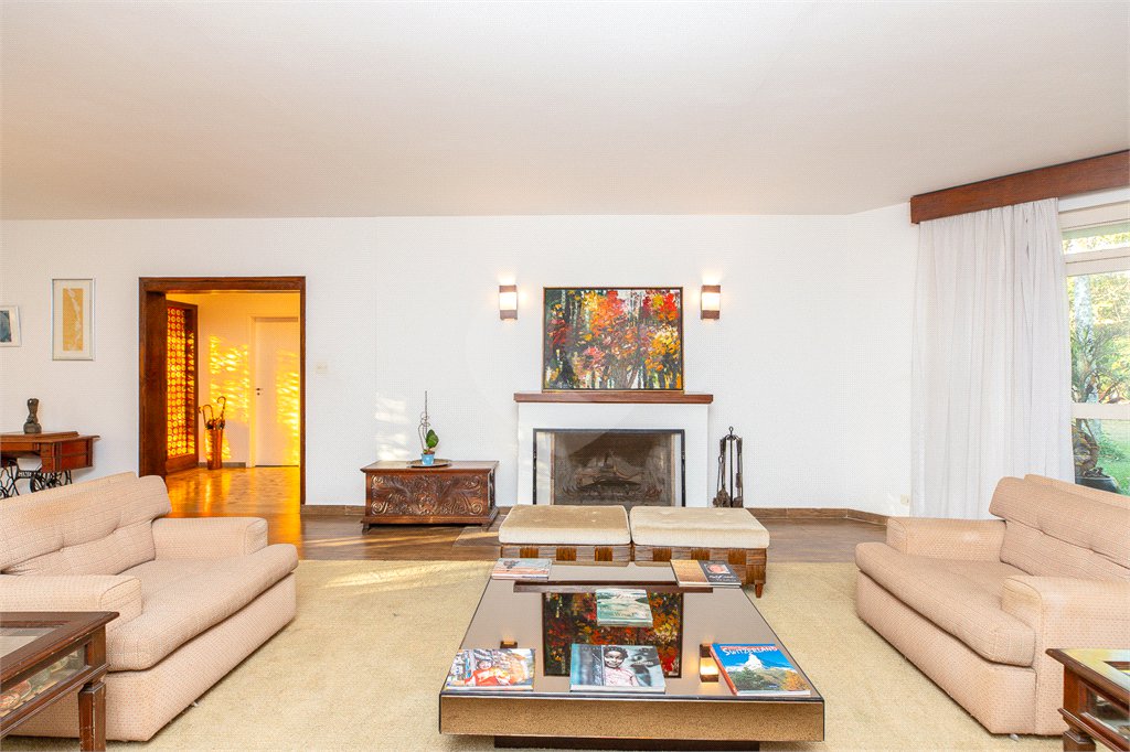 Casa Térrea à venda com 5 quartos, sendo 3 suítes, em Jardim Marajoara, São Paulo, SP