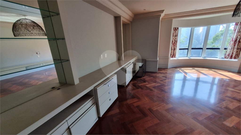 Apartamento para alugar com 6 quartos, sendo 4 suítes,  em Panamby, São Paulo, SP