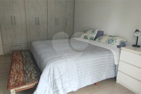 Casa à venda com 4 quartos, sendo 1 suíte, em Jardim Guadalajara, Sorocaba, SP