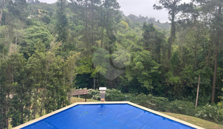 Casa à venda com 4 quartos, sendo 3 suítes, no condomínio Parque Itatiaia, Mairiporã - SP
