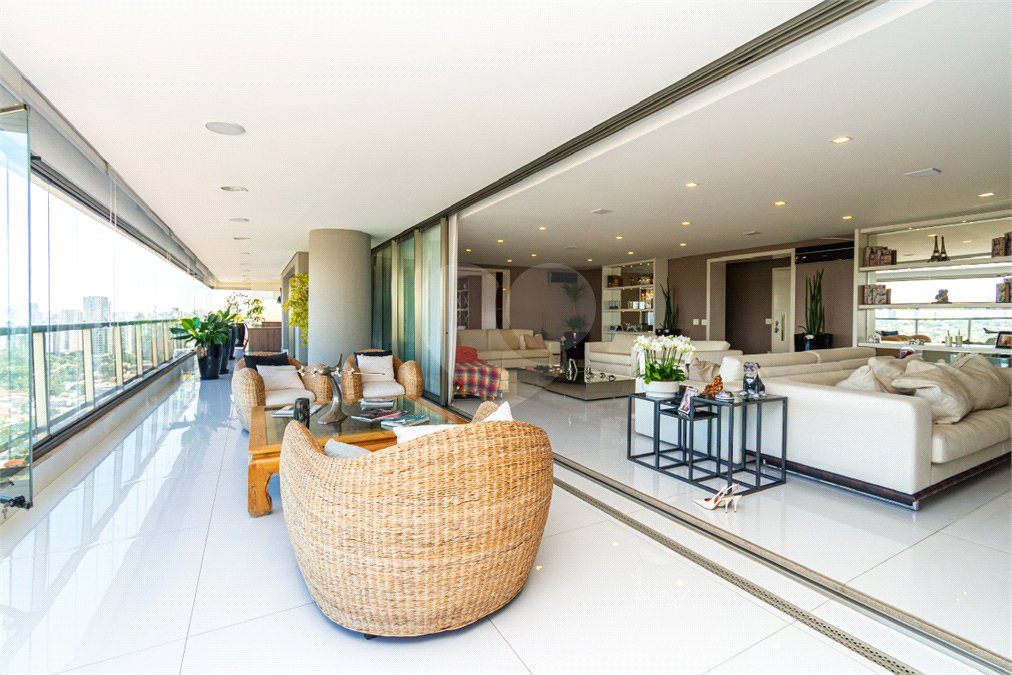 Apartamento à venda com 4 quartos, sendo 3 suítes,  em Campo Belo, São Paulo, SP
