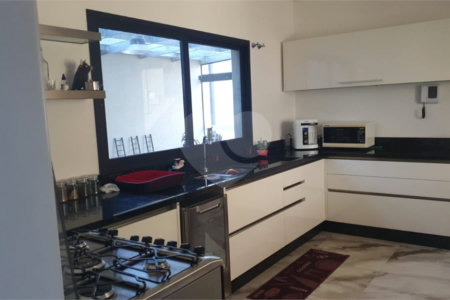 Casa à venda com 4 suítes no condomínio Vila Inglesa, Atibaia - SP