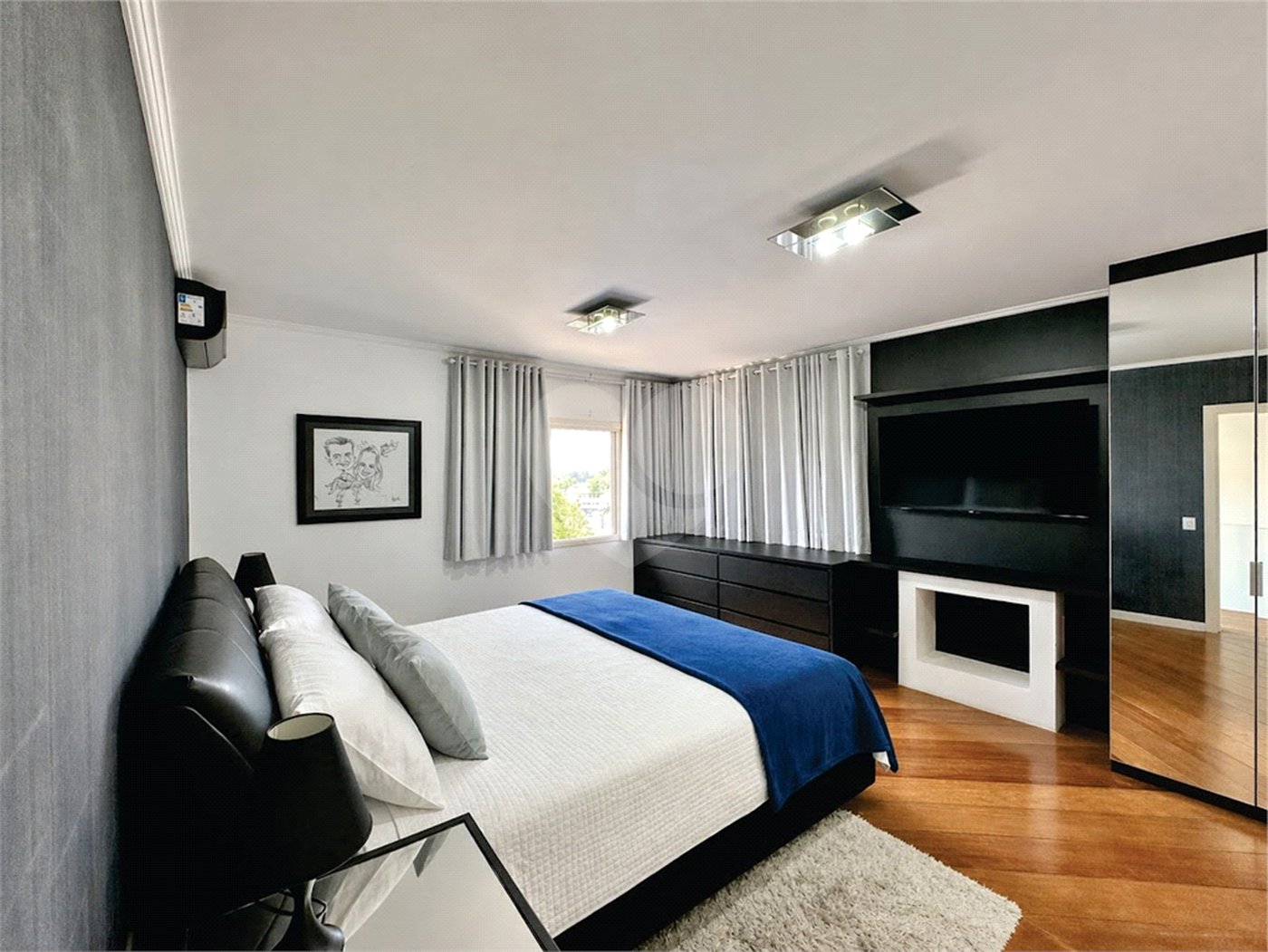 Casa à venda com 4 quartos, sendo 2 suítes,  no condomínio Granja Vianna II, Cotia - SP