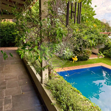 Sobrado à venda com 5 quartos, sendo 3 suítes,  em Jardim Leonor, São Paulo, SP